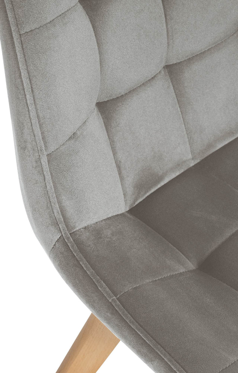 Moderner Esszimmerstuhl mit Samtbezug und Holzgestell