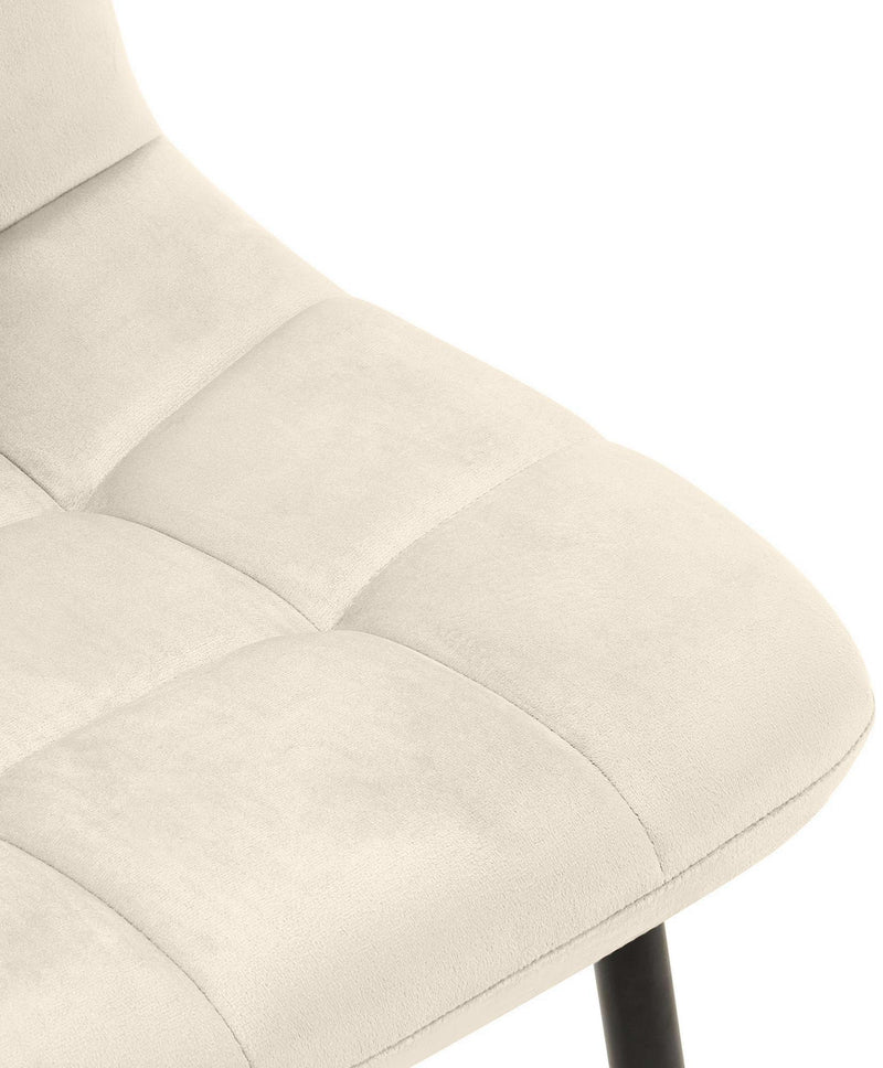 Komfortabler Esszimmerstuhl mit Samtbezug und Metallgestell