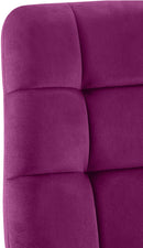 Komfortabler Esszimmerstuhl mit Samtbezug und Metallgestell