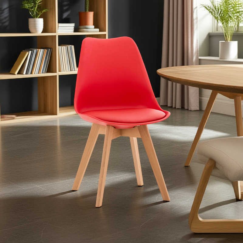 Moderner Esszimmerstuhl aus Kunststoff und Stoff mit Holzgestell