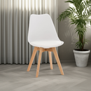 Moderner Esszimmerstuhl aus Kunststoff und Stoff mit Holzgestell